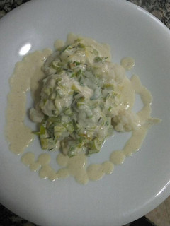 Una foto de Coliflor con salsa de puerros