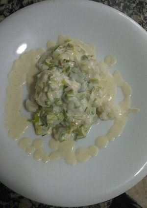 Una foto de Coliflor con salsa de puerros