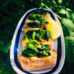 Crostini with Italian Greens 🌱 A picture of Crostini with Italian Greens 🌱.
