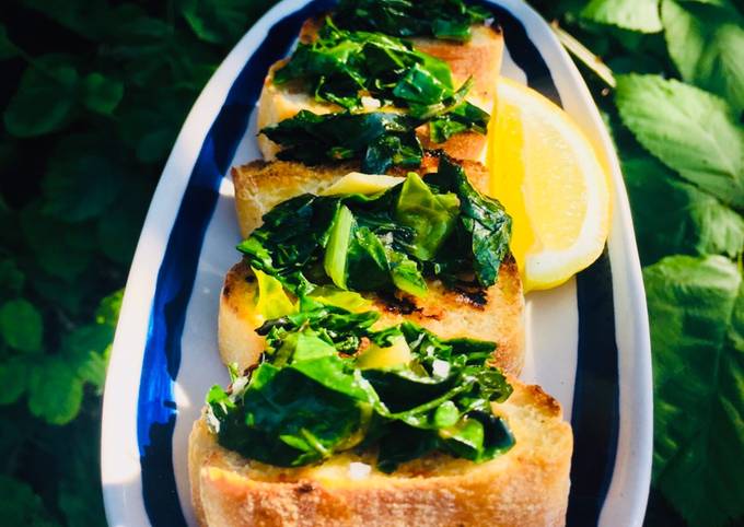 Recipe of Perfect Crostini with Italian Greens 🌱