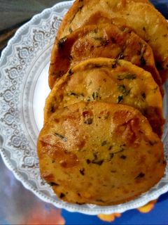 मसालेदार पूरी (Maaledar Puri recipe in Hindi) रेसिपी मुख्य फोटो