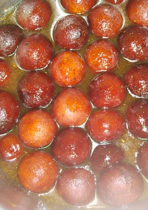 गुलाब जामुन (gulab jamun recipe in Hindi) रेसिपी मुख्य फोटो