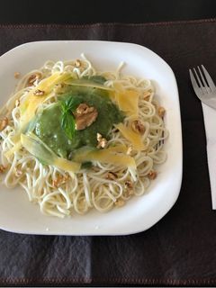 Una foto de Salsa pesto para unos ricos tallarines..