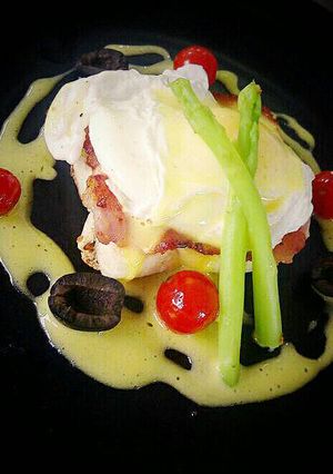 A picture of Benedict with Hollandaise Sauce.