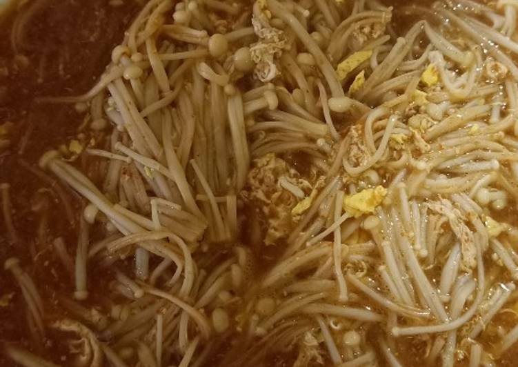 Cara Gampang Membuat Jamur enoki kuah pedes yang Bisa Manjain Lidah