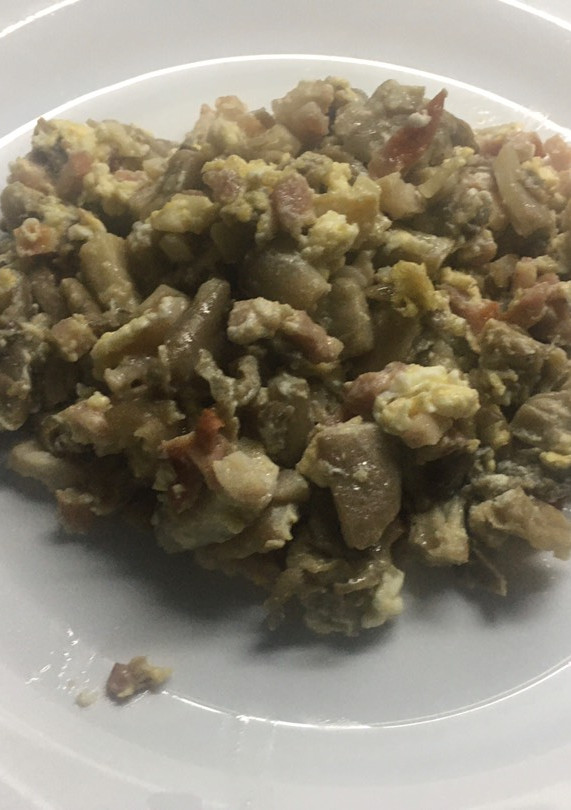 Una foto de Revuelto de setas al ajillo con bacon