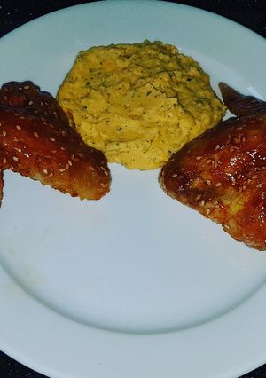 BBQ csirkeszárny petrezselymes burgonyapürével recept fotója