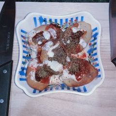 A picture of Dahi chaat papdi.