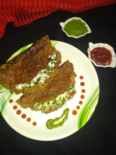 स्प्राउड पनीर चीला (sprout paneer chilla recipe in hindi) रेसिपी मुख्य फोटो