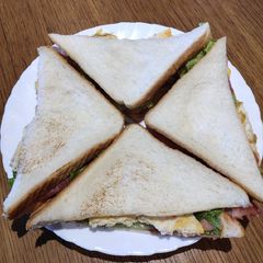 A picture of Egg and Luncheon Meat Sandwich.