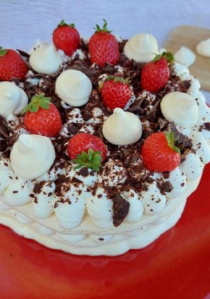 Foto di Meringata fragole e cioccolato