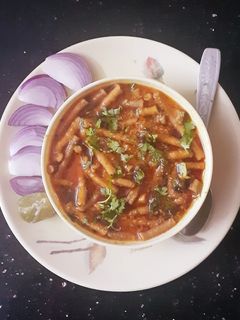 शेव भाजी (sev bhaji recipe in marathi) रेसिपी चे मुख्य फोटो