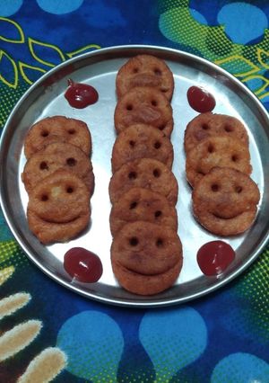સ્માઇલી પોટેટો (Smiley Potato Recipe In Gujarati) રેસીપી મુખ્ય ફોટો