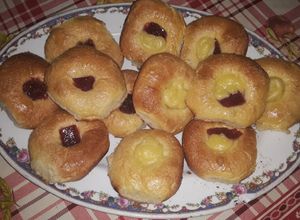 Una foto de Bizcochos (margaritas) caseras de membrillo y crema pastelera