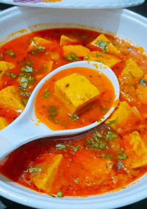 बेसन के गट्टे की सब्जी (besan ke gatte ki sabzi recipe in Hindi) रेसिपी मुख्य फोटो