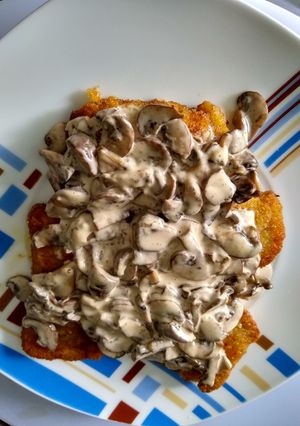 Una foto de Escalopines de ternera con salsa de champiñones