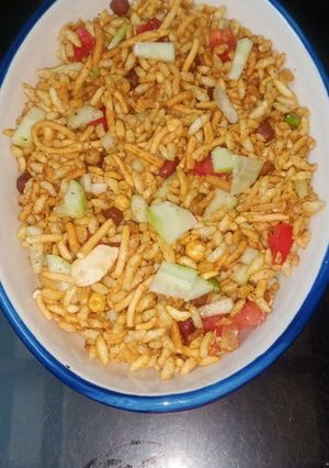A picture of Bhel chat.