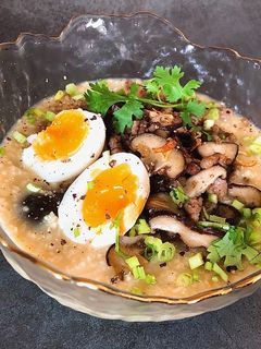 Hình của món Eatclean / Cháo Yến Mạch Thịt Bằm Nấm + Trứng Lòng Đào.