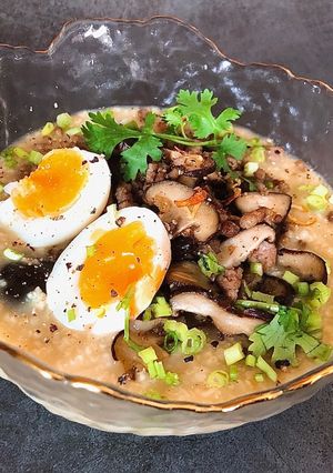 A picture of Eatclean / Oatmeal Porridge with Ground Pork, Mushrooms & Soft-Boiled Egg.