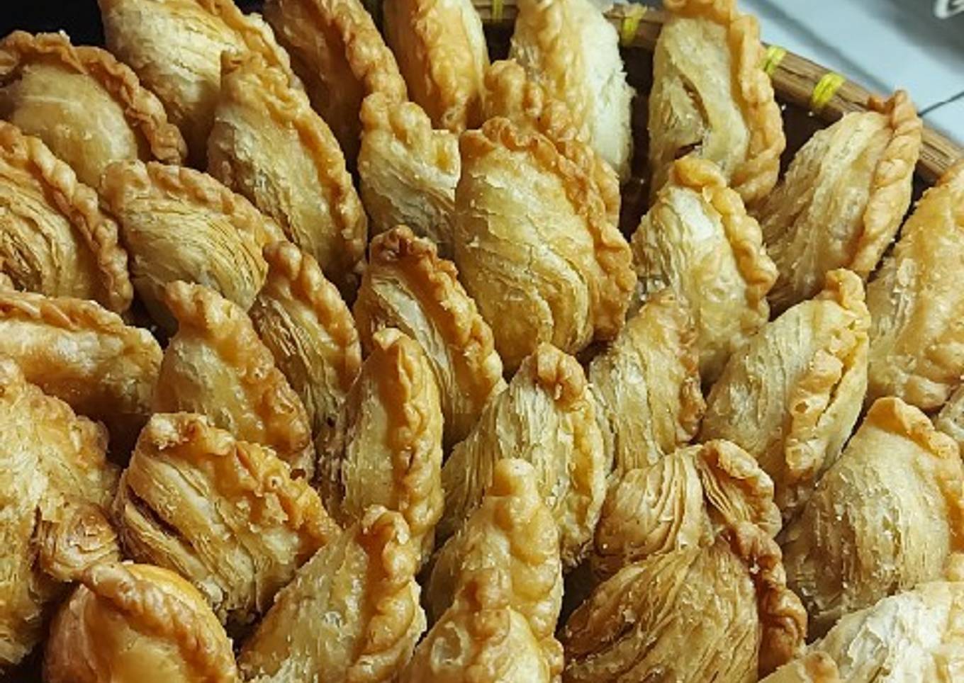 33. Curry puff / karipap / pastel layer