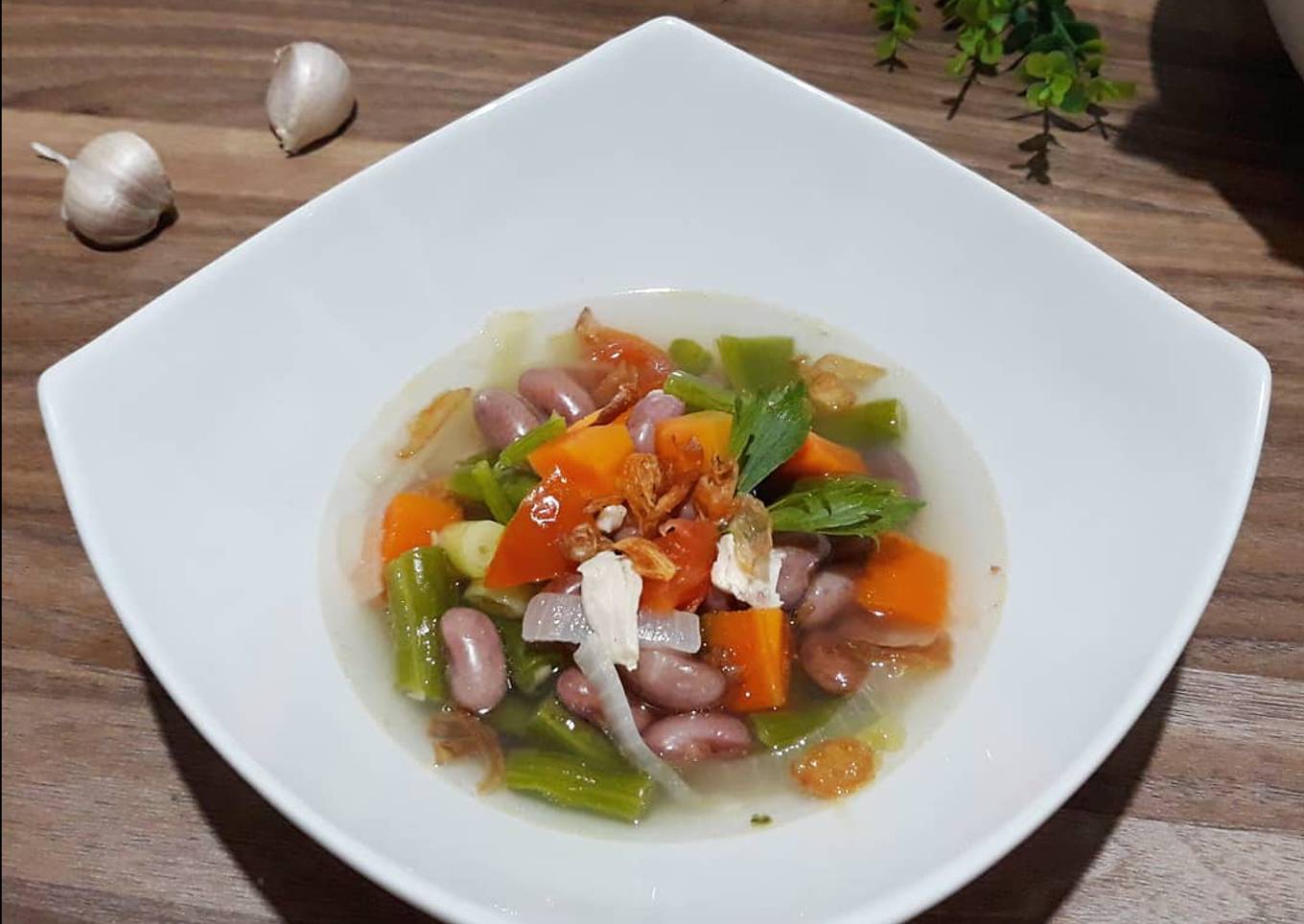 Sup sayur dan kacang merah itu bumbunya dihaluskan, bukan bubur.