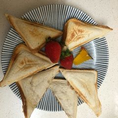 Tuna toast A picture of Tuna toast.