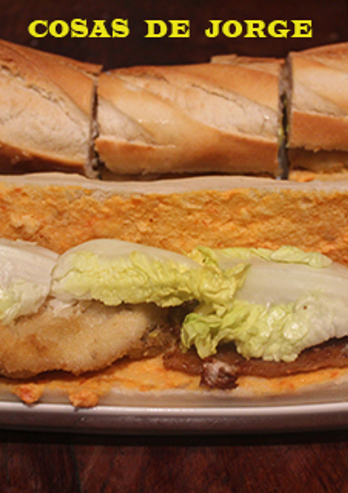 Una foto de Bocadillo de sobras de pechuga y tocino