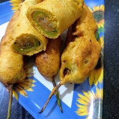 A picture of Stuffed mirchi bajji.