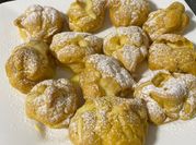 Una foto de profiteroles o pasta choux