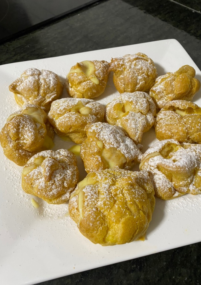 Una foto de Profiteroles rellenos de crema pastelera 👩‍🍳 😋