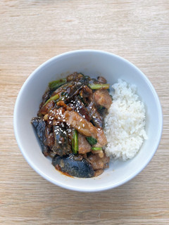 皮蛋蘑菇肉絲拌飯 的食譜成品照片