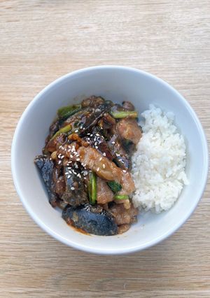 皮蛋蘑菇肉絲拌飯 的食譜成品照片