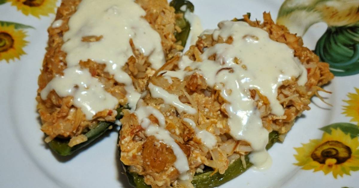 Roasted Poblano Peppers With Chicken Queso Cheese Sauce Recipe By Kamado John Wayne Cookpad