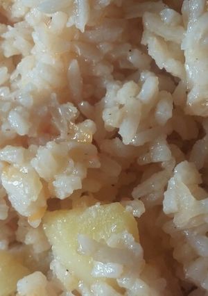 A picture of Fried rice with potatoes.