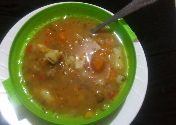 Sopa de costilla de res