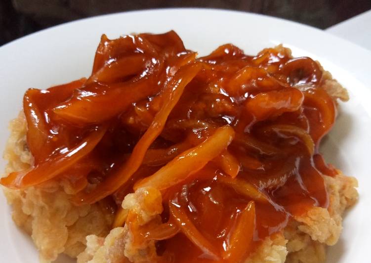Proses Menyiapkan Ayam Crispy Saus Inggris yang Enak Banget
