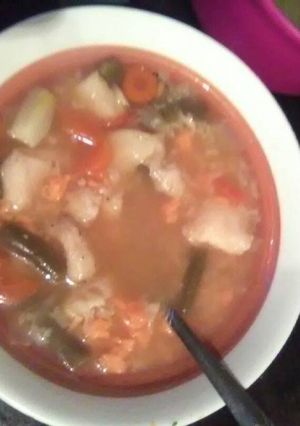 Una foto de Caldo de pescado improvisado