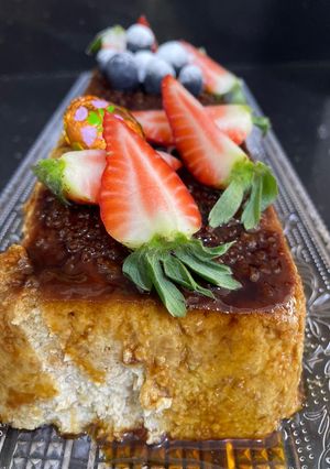 A picture of Torrijas Flan.