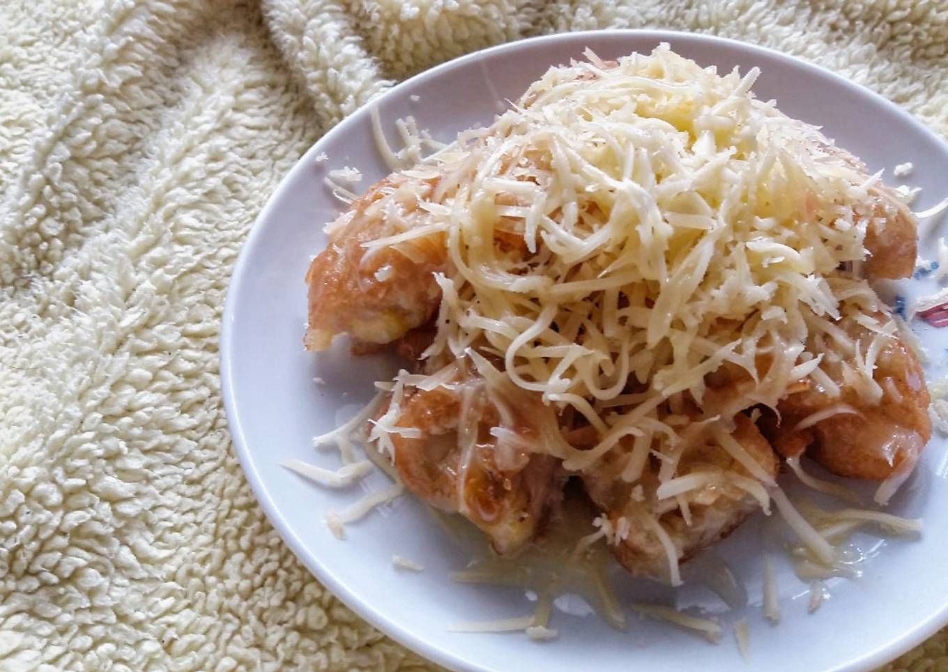 Pisang Goreng / Banana Fritters With Cheese & Milk