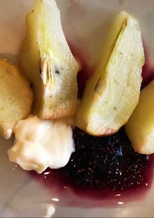 Una foto de Pera asada al microondas postre light 2 minutos