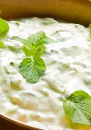 A picture of Coriander chutney.
