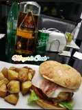 Hamburguesa de carne con queso fundido
