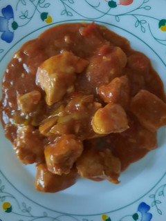 Una foto de Pechuga de pollo con tomate 🍅