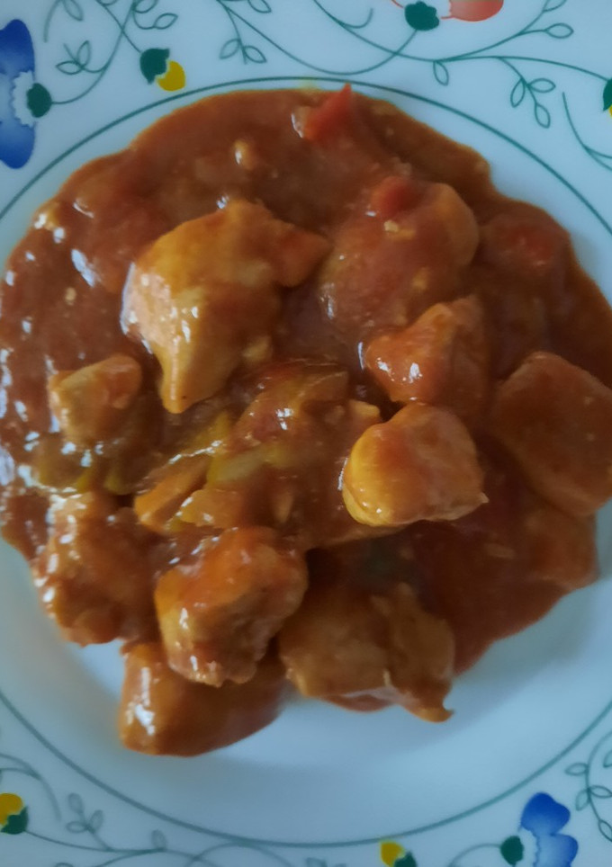 Una foto de Pechuga de pollo con tomate 🍅