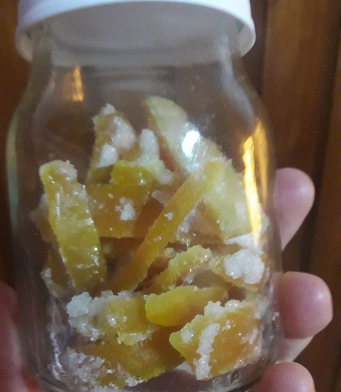 Una foto de Cáscaras confitadas de NARANJAS !
