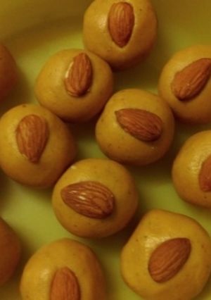 A picture of Besan Ladoo.