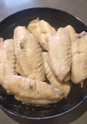A picture of Steamed Chicken Wings.