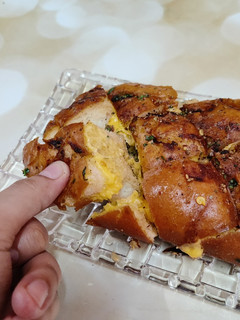 A picture of Pull apart Garlic Bread.