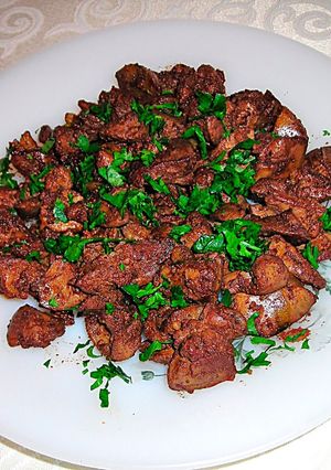 Una foto de Higadillos de pollo con ajo y perejil a la sartén
