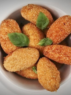 Una foto de Croquetas de pollo asado con paleta curada